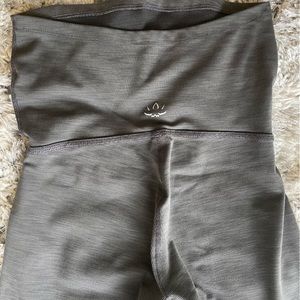 Beyond yoga gray leggings maternity medium, like new beyond the bump